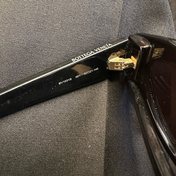 Bottega Veneta black sunglasses - Picture 6 of 11